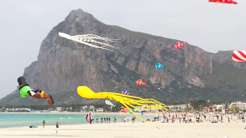 International Flying Kites Festival